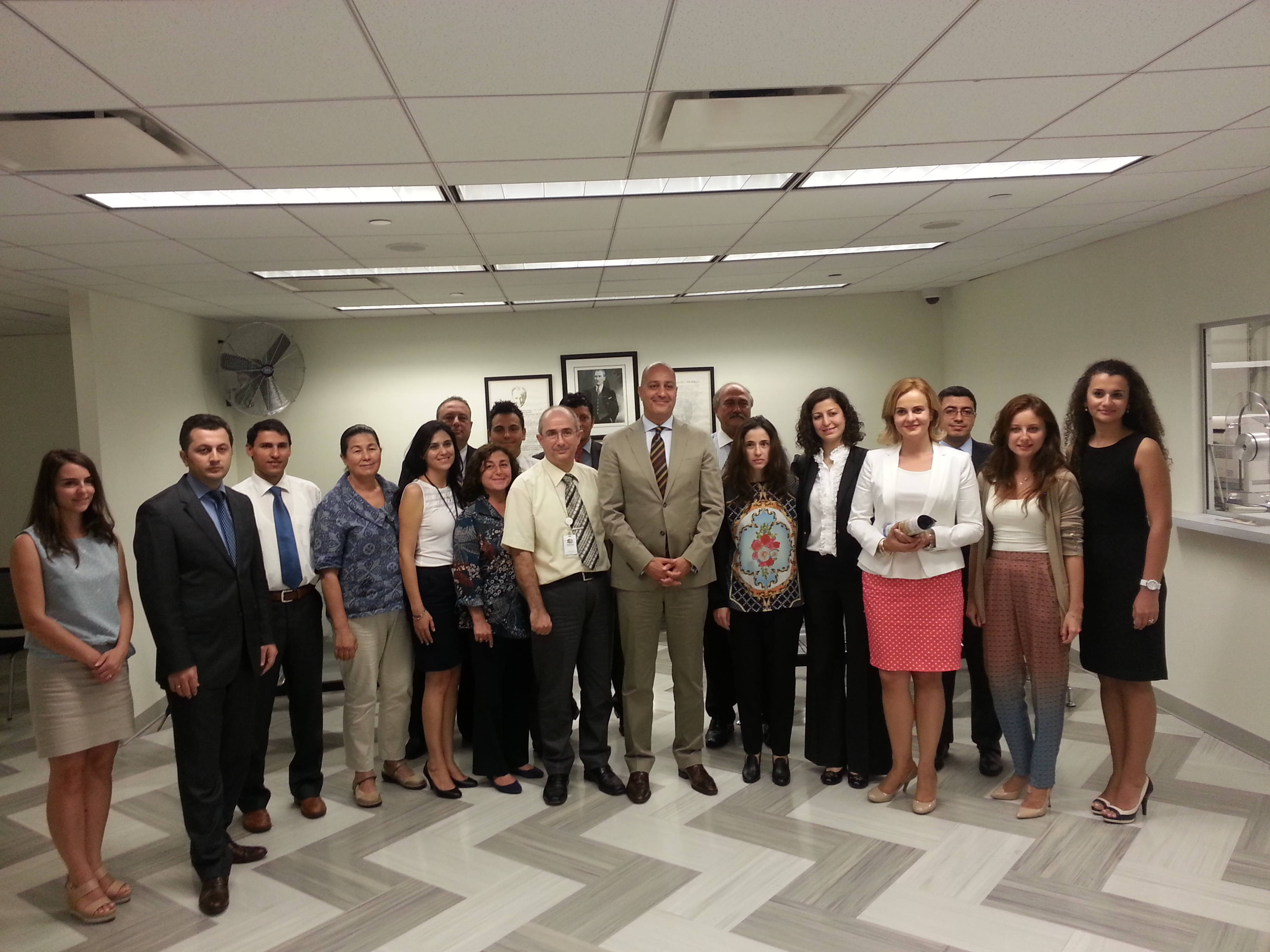 New York Başkonsolosu Levent Bilgen, başkonsolosluk çalışanları ile